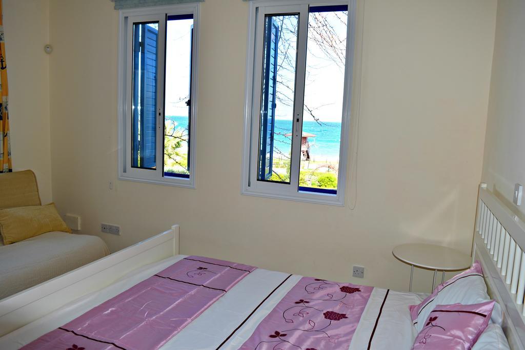 Latchi Beach Front Villa - Private Heated Pool - Amazing Uninterrupted Sea Views Polis Exteriér fotografie